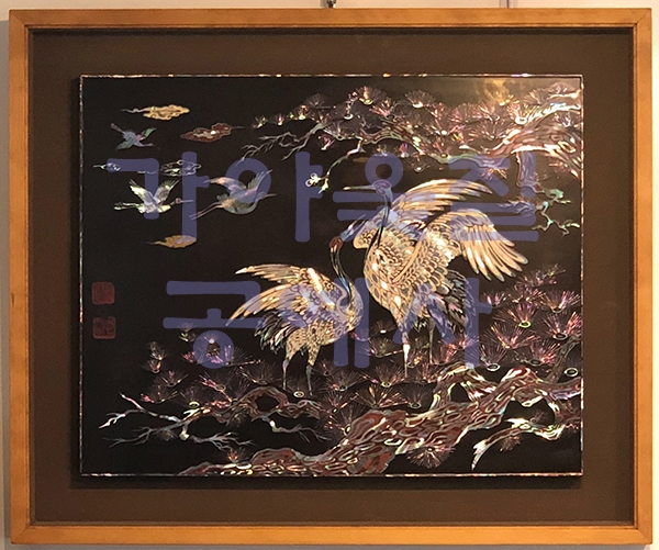 송학문나전색옻칠 장식화(松鶴紋螺鈿彩漆 裝飾畵)  